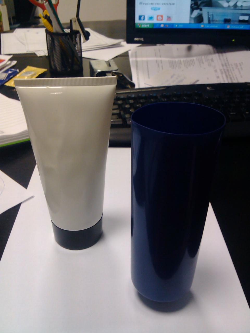 ultrasonic tubes sealing machine samples for tubes マリーナ・ディミトロフ超音波チューブシール機.jpg