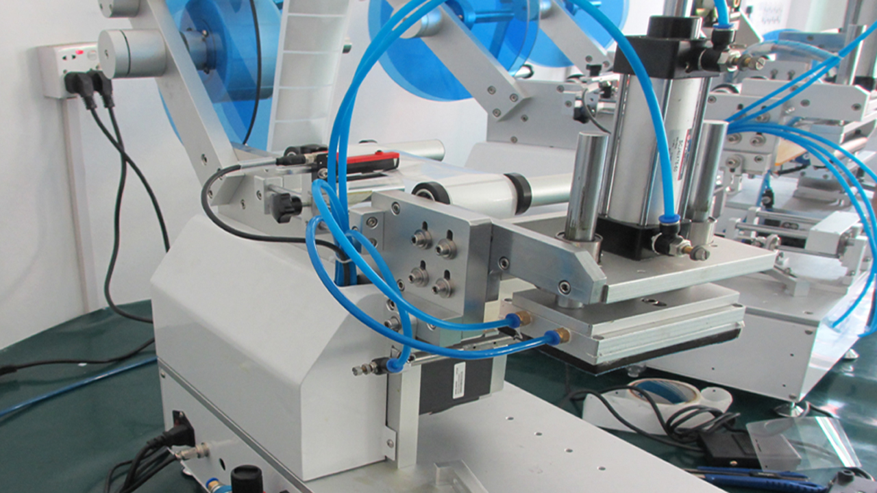 スパウトバッグ プラスチックバッグラベリングマシン 半自動 平面用