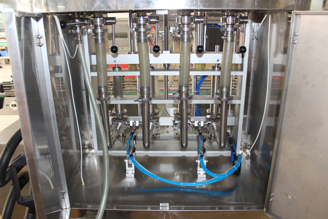 充填機 4ヘッド(2).JPG