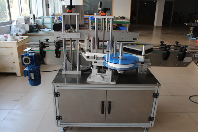 両面ラベル貼り機(2).JPG