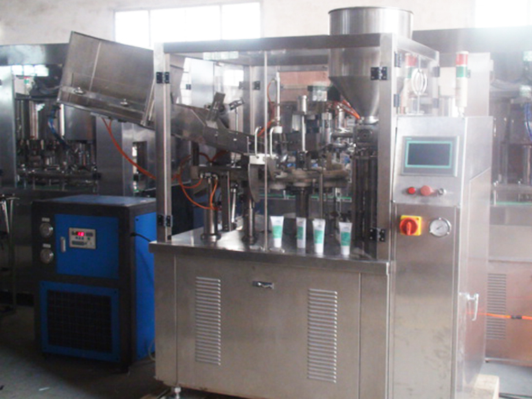tubes filling sealing machines チューブ充填シール装置.jpg