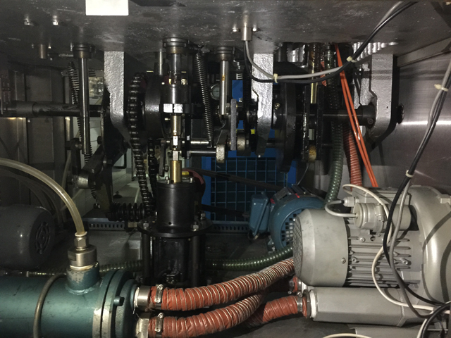 internal structure for filling sealing machines 機械内部のチューブ充填シール.jpg