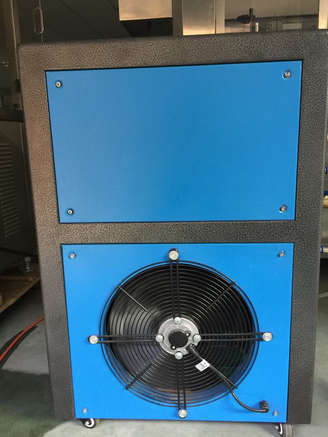 auxilliary equipment for filling sealing machines チューブ充填シール機械用チラーu.jpg