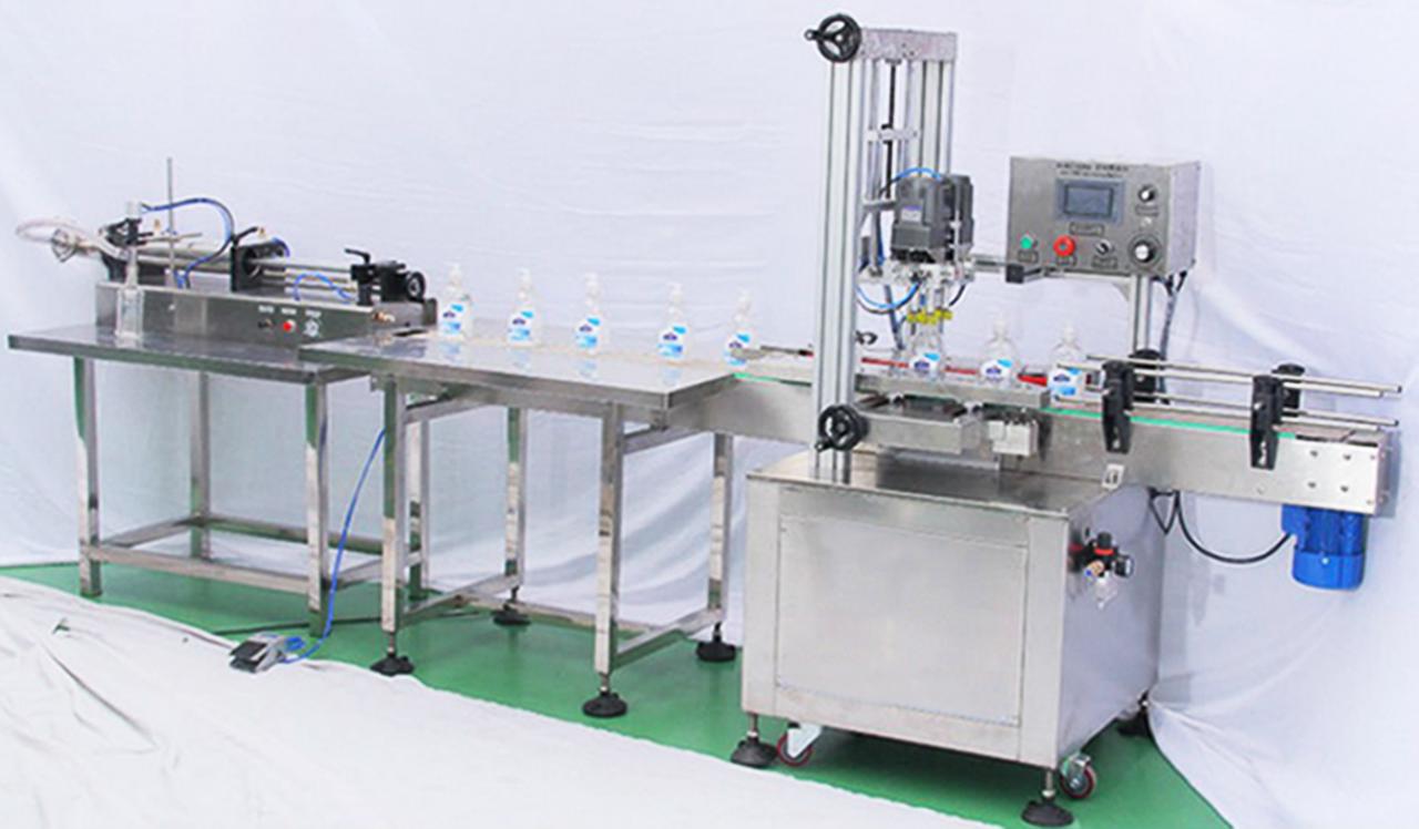 automatic screw capping machine インラインスクリューキャッピングマシン.jpg