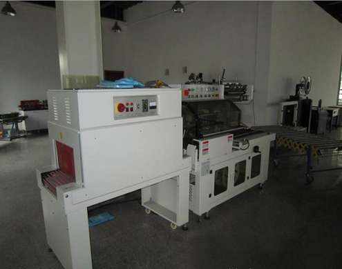 L type sealing shrinkage packing machine L シーリングシュリンク包装機.jpg