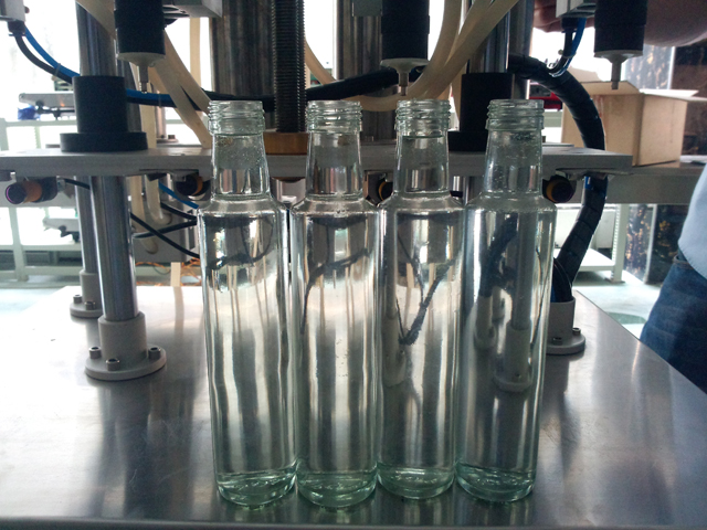 perfume bottles for overflow filling 香水を詰める.jpg