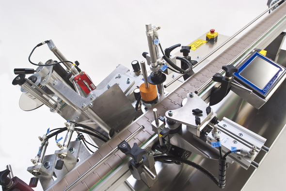 round bottle labeler equipment 丸型ボトルラベル貼り装置.jpg