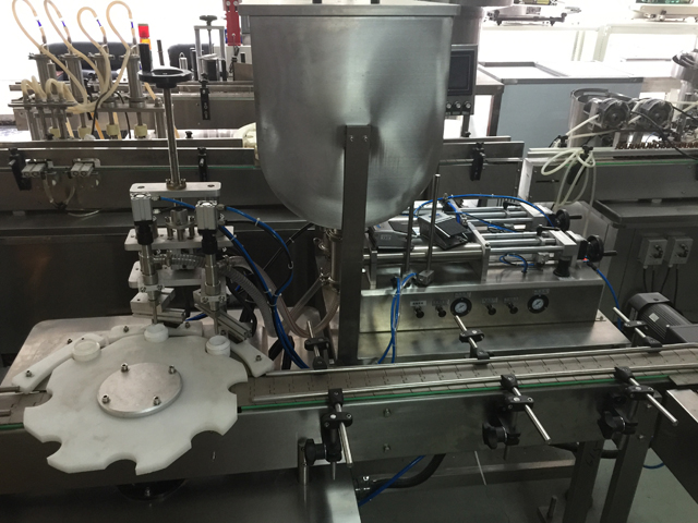 2 つの瓶充填機.jpg