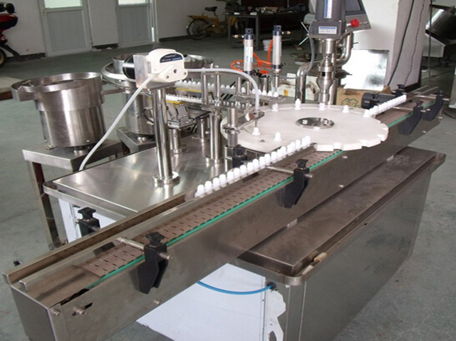 automatic rotary capping machine スクリューキャッピングマシン自動.jpg