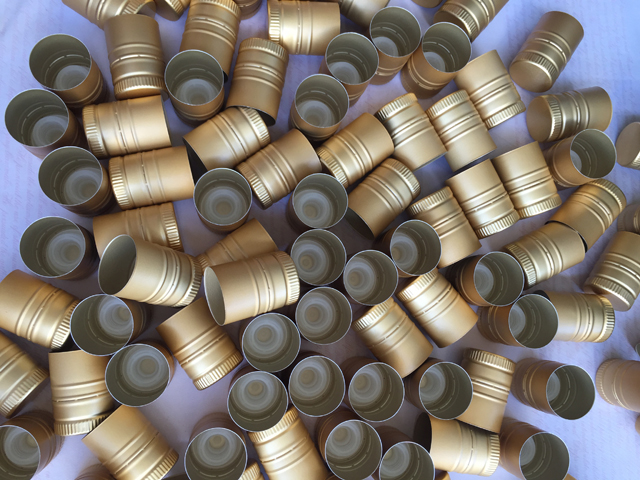 caps samples sent from usa customer for capping machine アルミキャップ.jpg