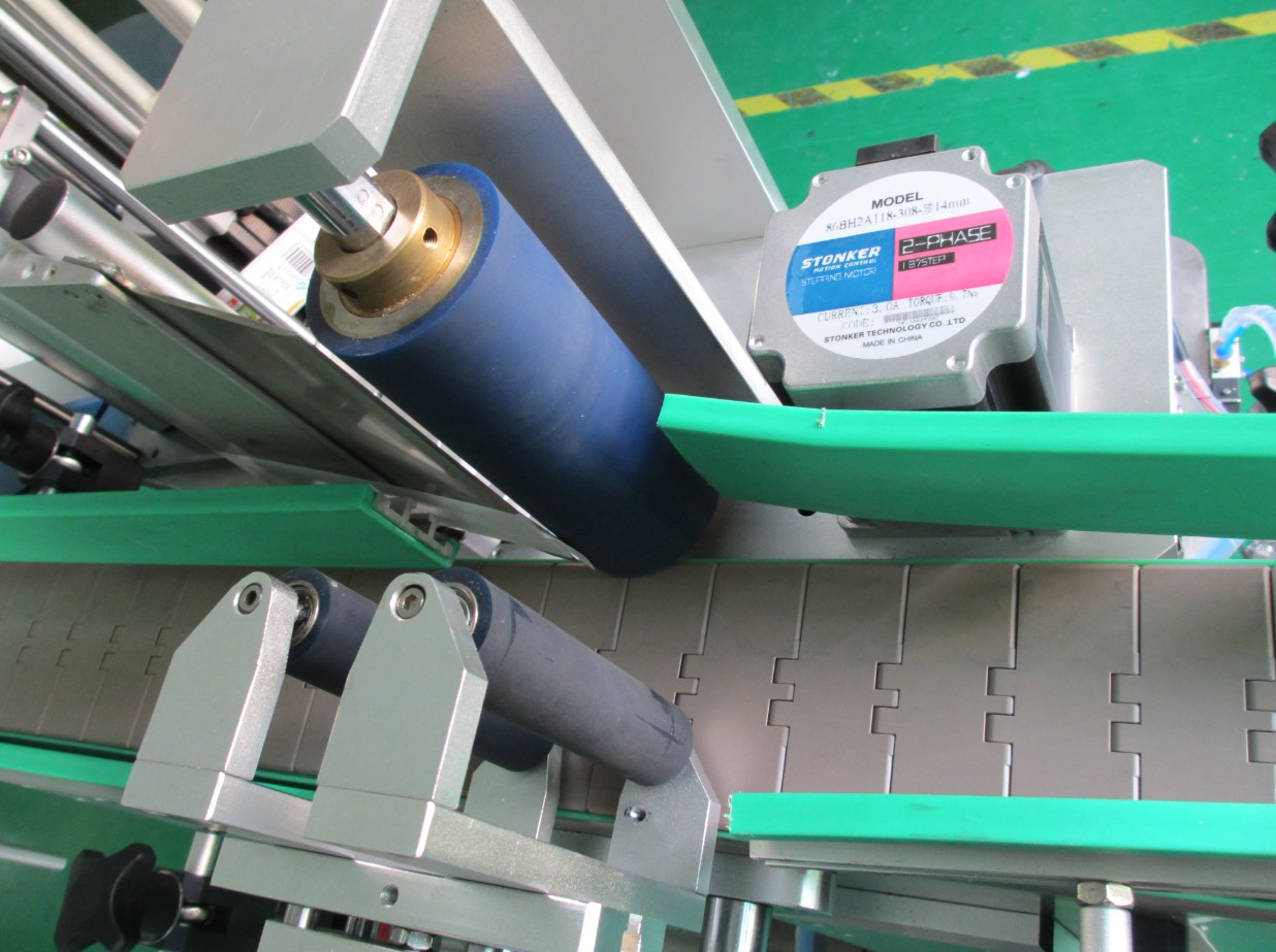 ラベリング装置ボトル PLC2.jpg