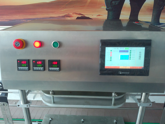 close pictures of sealing machine automatic three heads jars sealer シーリングマシン自動.jpg
