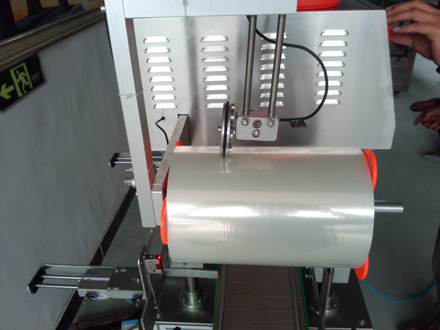 film ready on the roller for jars sealing 封印用フィルム.jpg