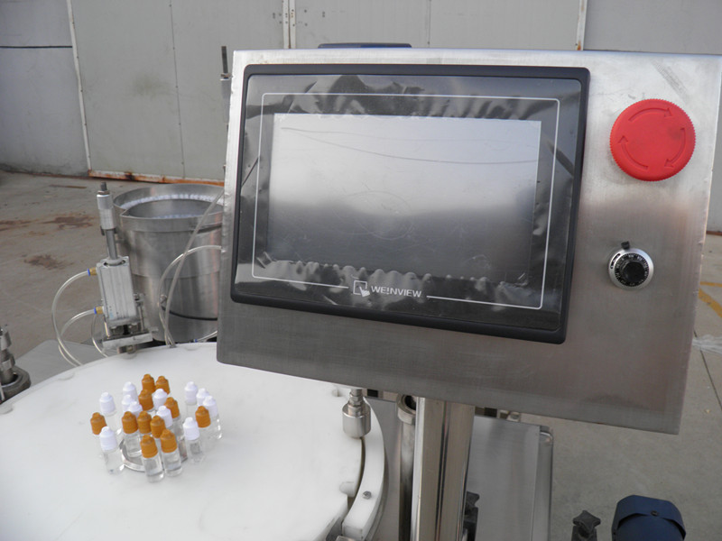 filling plugging capping labeling production line E 液体 PLC ボトル フィラー キャップ ラベル.jpg