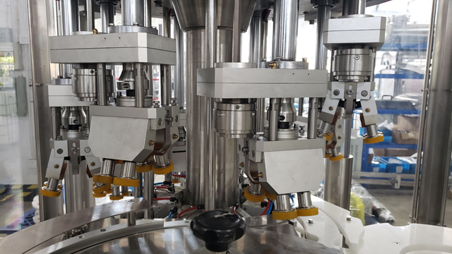 8 ヒーススクリューキャッピング.jpg