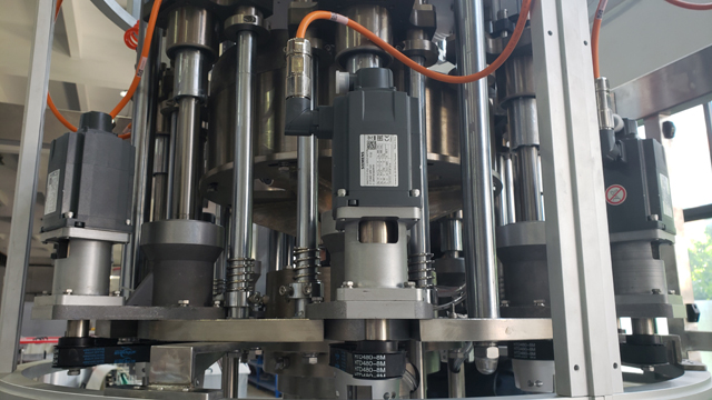 8 ヒーススクリューキャッピング.jpg