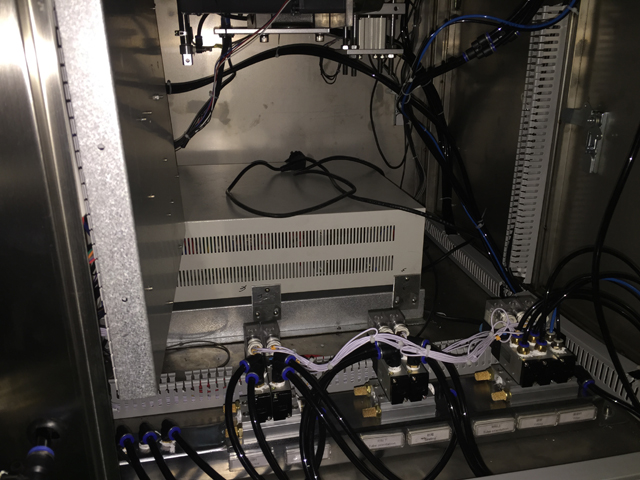 tubes filling sealing machine 充填シール装置チューブ用電気ボックス.jpg