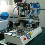 空気圧フラットスクエアラウンドボトルローリングラベリングマシンコーダー付き