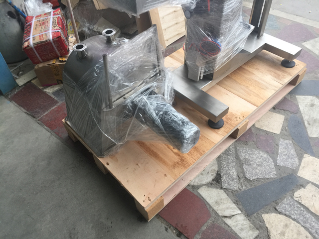 wooden case packaging machinery before shipping 充填機用木製ケース.jpg