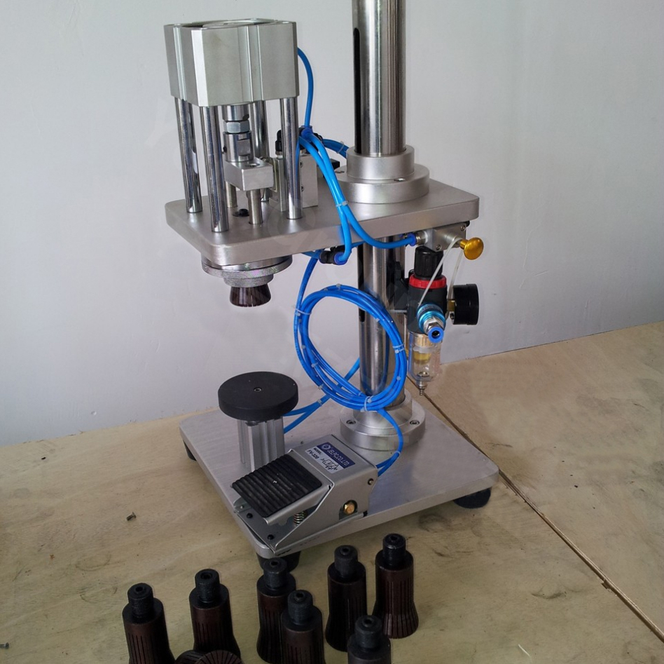 manual crimping machine for glass bottles 空気圧式キャッピング装置 半自動空気圧式.jpg