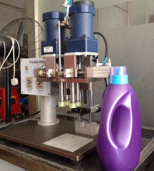 clear pictures for screw capping machinery スクリューキャッパー機械.jpg