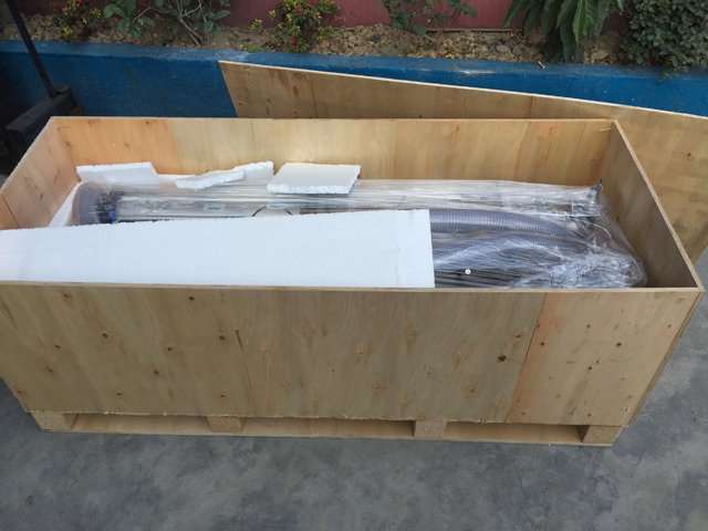 PLY wooden case packing for filling machine 木箱に入った充填機.jpg