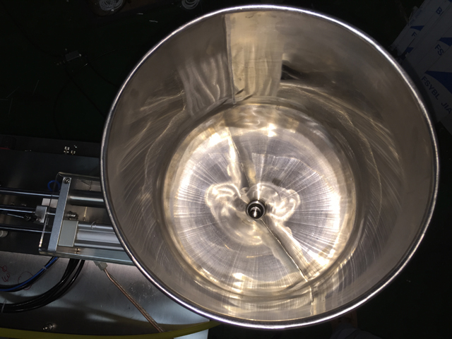 filling hopper for filling sealing 超音波シーラー充填ホッパー フィラー.jpg