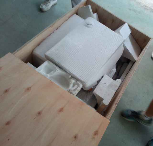 wooden case packaging before ocean shipping ラベリングマシン用パッケージ.jpg