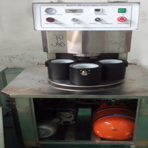 illustration of vacuum capping machine semi automatic 真空キャッピングの図.jpg