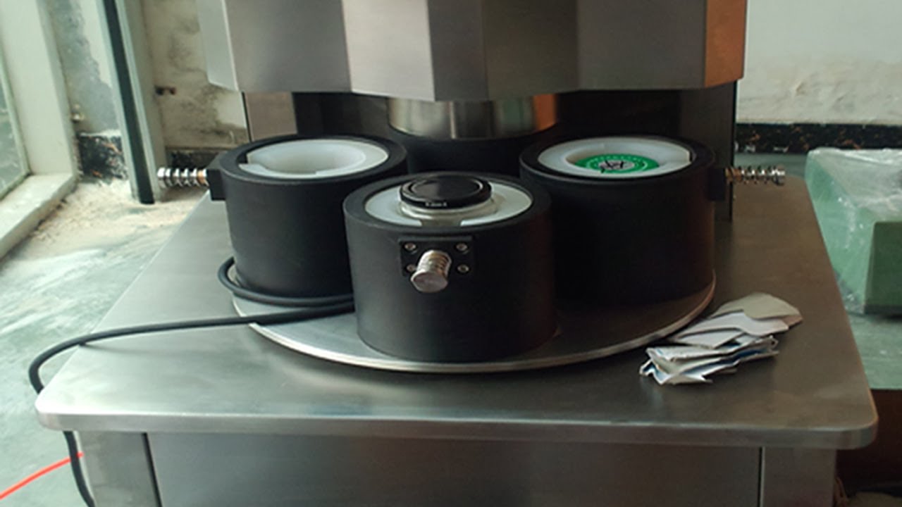 four heads vacuum capping machine semi automatic 真空キャッパー マニュアル.jpg