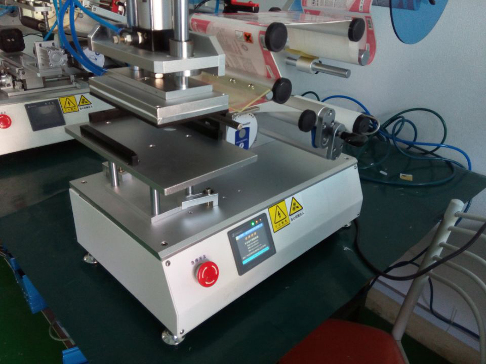 semi automatic labeling machinery 袋用ラベル貼り機 .jpg