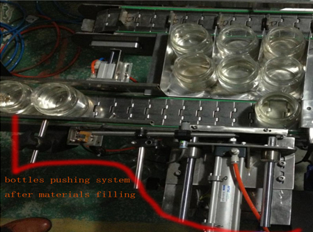 automatic bottles pushing system after filing ボトル押しシステム.jpg