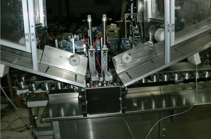 tubes filler sealeer equipment for tubes pastes cream チューブ充填シール装置自動ペースト.jpg