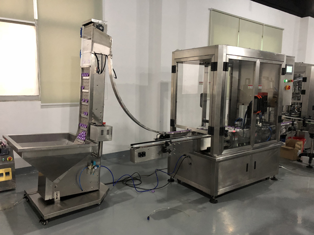 キャッピングマシン 化粧品機械.JPG